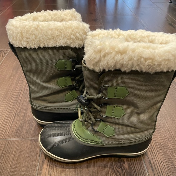 Sorel Kid’s winter boots - Picture 2 of 6